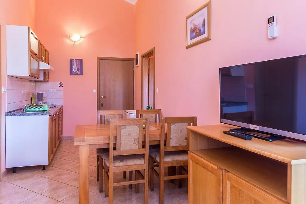 Apartments Villa Orange Medulin