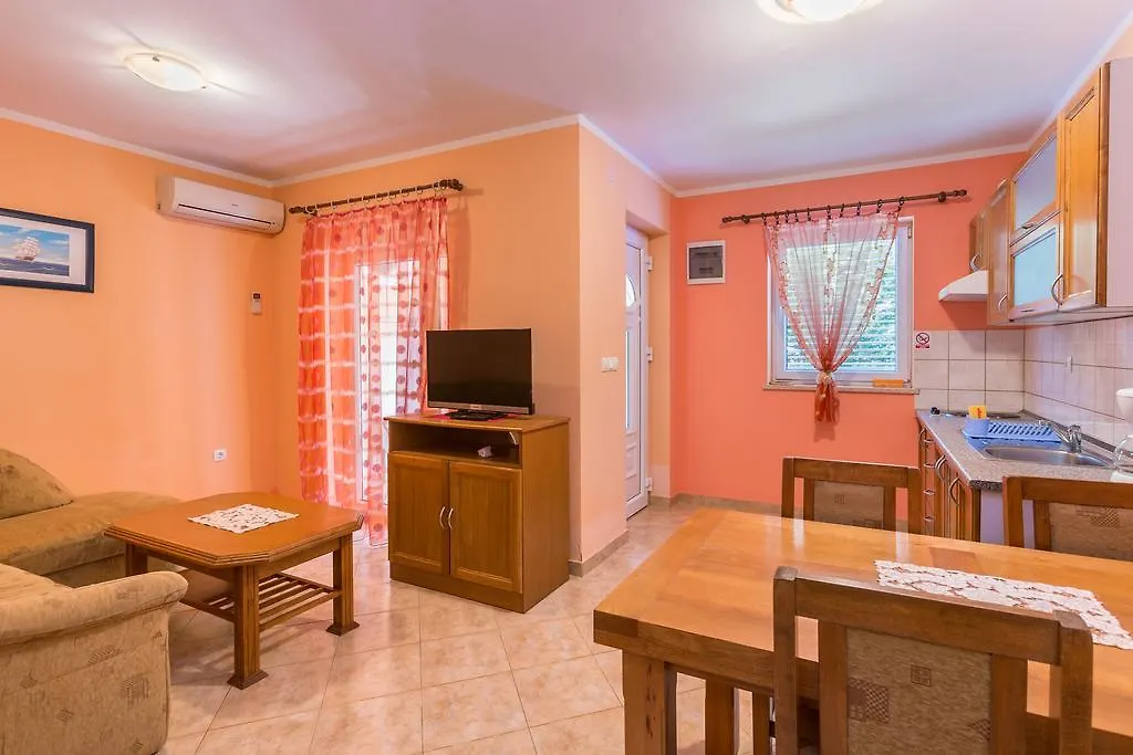 Apartments Villa Orange Medulin