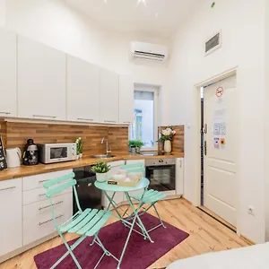 https://real-apartments-anker-koz-ii.inbudapesthotels.com